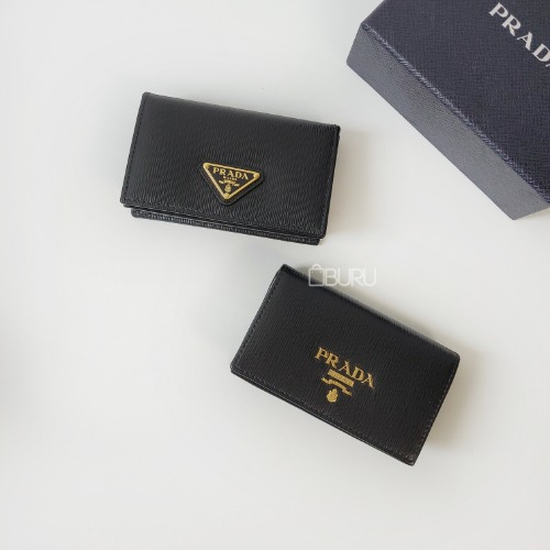 프라다 비텔로무브 그레인 똑딱이 카드 지갑 블랙 삼각로고 클래식로고 1MC122 - 부루 구매대행