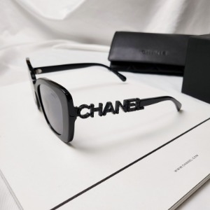 샤넬 사이드 로고 선글라스 올 블랙 풀구성품 A71353 - 부루 구매대행